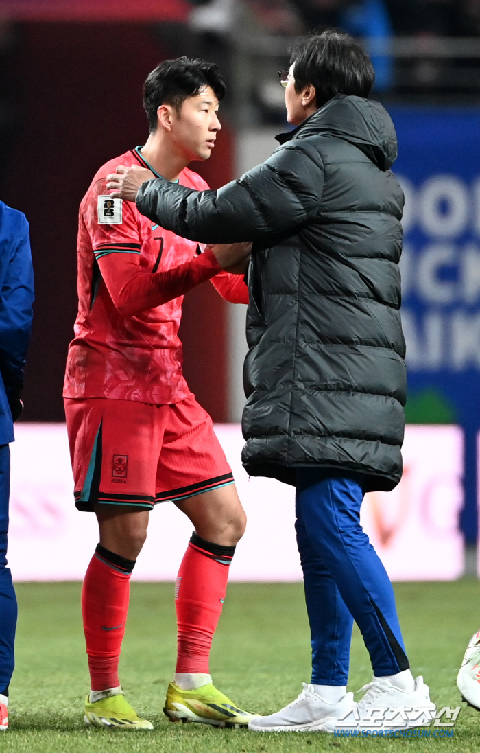 '벼랑 끝' 대한민국 축구의 운명, '레전드' 황선홍이 구했다