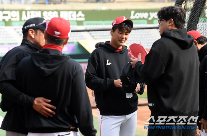 인천서 만난 한화 류현진과 SSG 김광현, 공통 관심사는 역시 '야구'