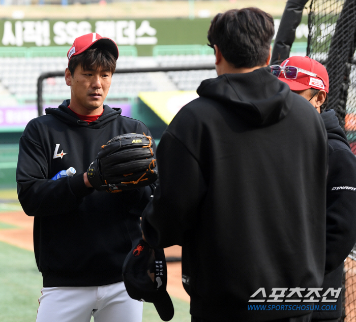 인천서 만난 한화 류현진과 SSG 김광현, 공통 관심사는 역시 '야구'