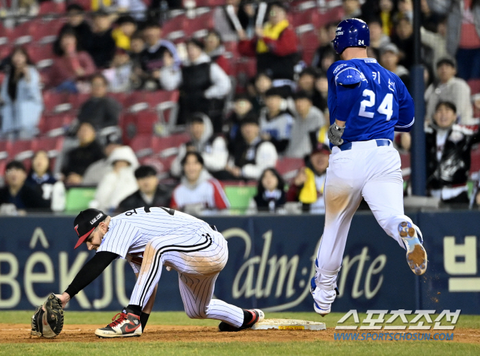 12회말 허무한 도루 실패. 투수 15명 투입 총력전. 삼성,LG 2-2…