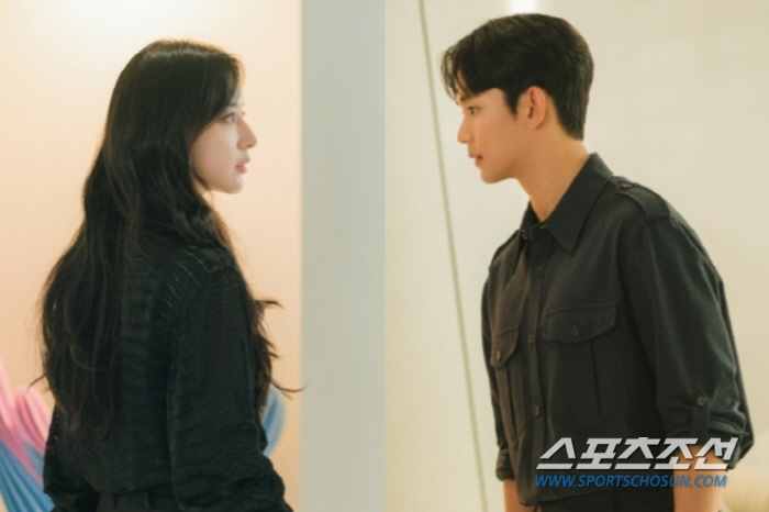 김수현♥김지원, '2차 부부전쟁'에 비서진 '공작새 하나' 발령(눈물의 …