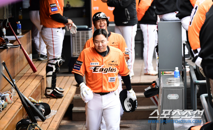 '이젠 이게 현실인지 의심이 든다' 한화, 또 이겼다...KT 꺾고 파죽…