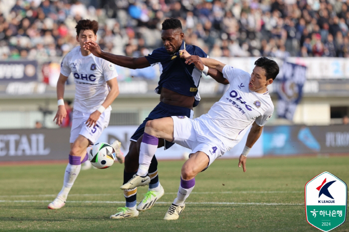 '마테우스 멀티골' 안양, 이랜드 2-1로 꺾고 무패질주+2위 점프...…