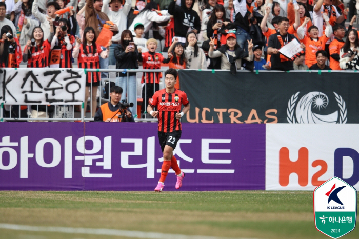 [현장리뷰]'윌리안 장군→이상헌 멍군' 10명씩 싸운 강원-서울, BTS…