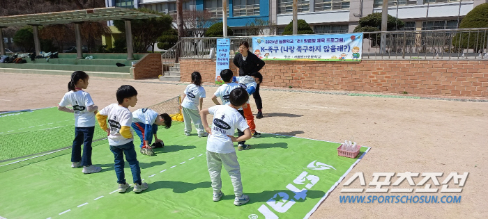 장미란 차관 이번엔 늘봄학교 '족구쌤' 변신 "국가가 책임지는 스포츠 돌…