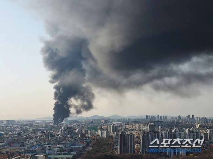 인천 서구 공장 화재로 연기 뒤덮여…'대응 1단계' 발령