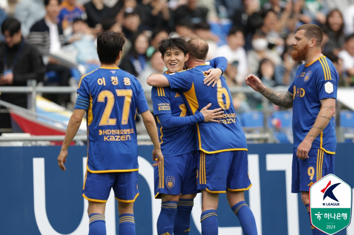 '연패 없다' 김천 상무 1위, '정효볼' 광주 2-1 제압…울산, 수원…