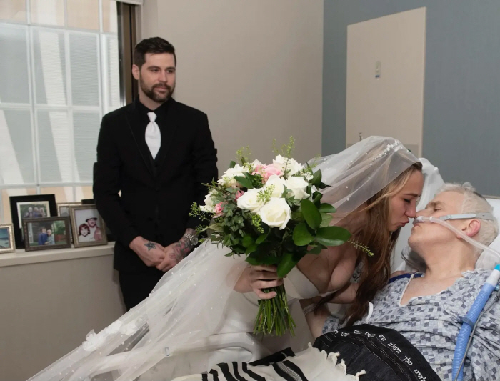 암 투병 아버지 위해 병원 결혼식…이틀 만의 작별에 '눈물바다'