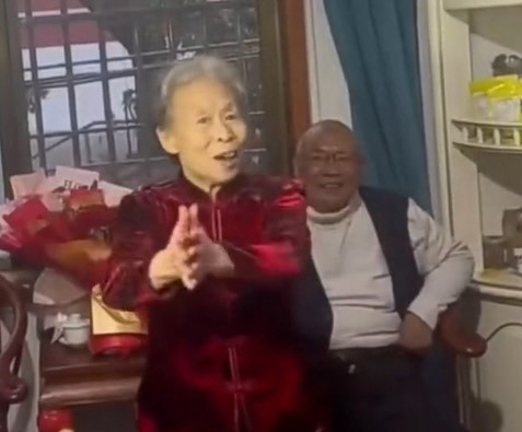 86세 노인 60년 만에 첫사랑과 결혼…"인연 맞네"