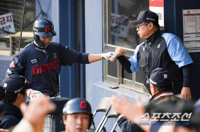 '당연히 1군, 무조건 콜업' 철밥통은 이제 그만...김태형의 롯데가 변…