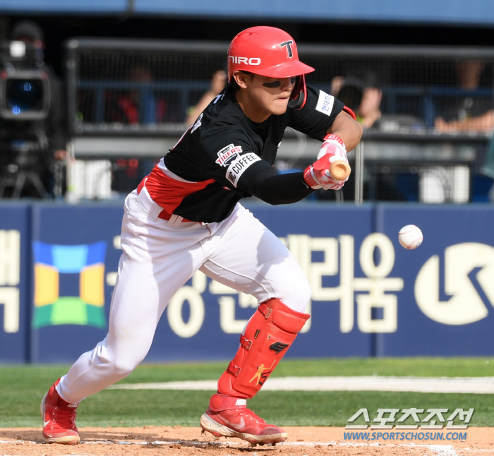 '경기 뒤집은 기습번트' 진짜 천재 김도영의 진가...타이거즈가 1위를 …