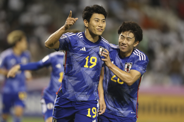 한국에 졌던 일본, 이라크 2-0 격파 '8회 연속 올림픽 진출'...우…