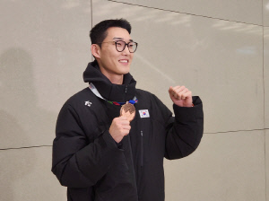 '올림픽 메달 플랜 착착' 우상혁, 홍콩 훈련 마치고 '귀국'...실전 경험 '본격화'