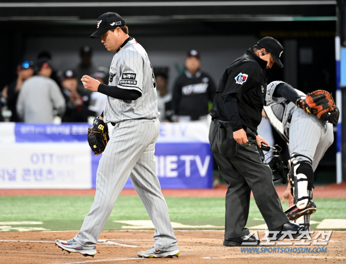 '국민타자' 이승엽 감독의 단호한 메시지 "ABS 불만과 거부감, 선수 …