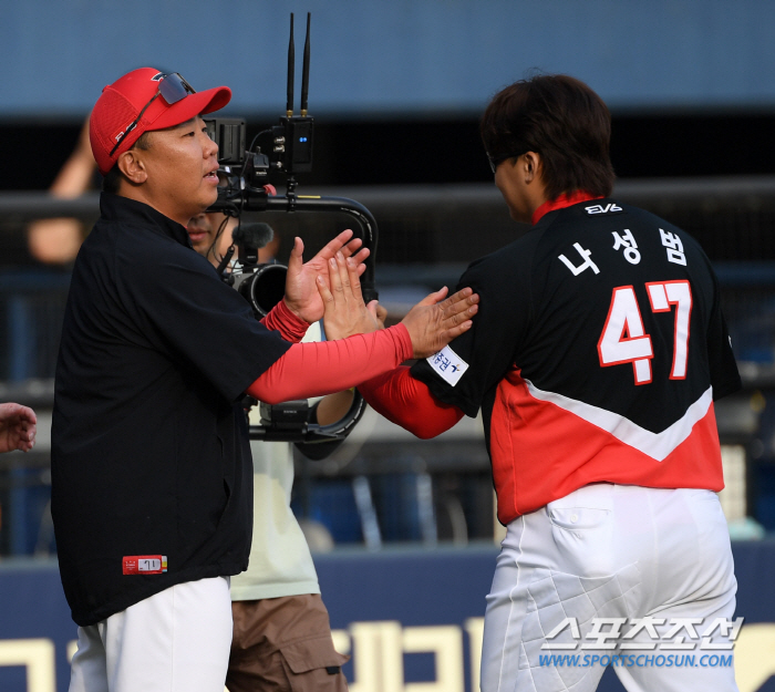 "지구력 좋다" 테스형의 늦은 출발은 과학?…선두 KIA의 화력, 아직 …