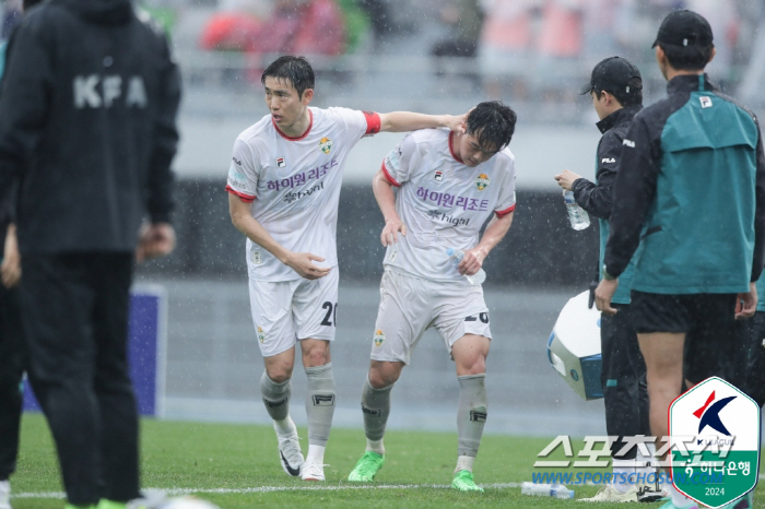 '런던銅X강원캡틴'윤석영"어린 선수들 너무 잘해...韓축구 퇴보한것 아니…