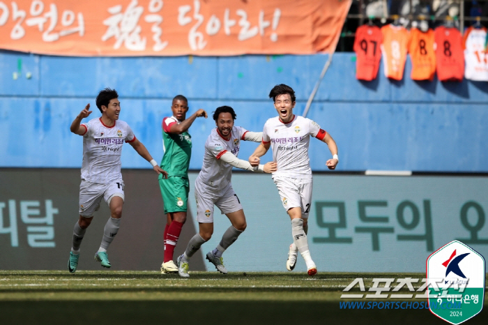 '런던銅X강원캡틴'윤석영"어린 선수들 너무 잘해...韓축구 퇴보한것 아니…