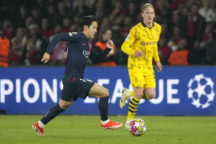 '이강인 지각투입X31슈팅X4골대 불운'PSG.도르트문트에 0대1패...…