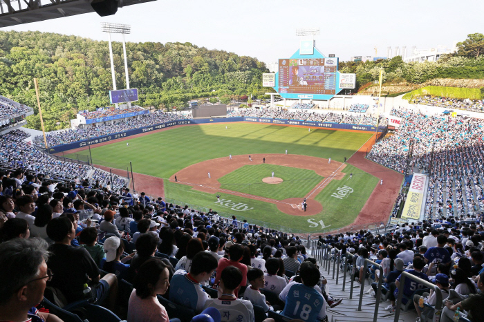 '그물이 올라갑니다' 라팍에서만 볼 수 있는 이색 풍경, 평일 1만 관중…