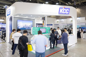 KCC, 자율주행 물류로봇 전용 바닥재 4종 출시
