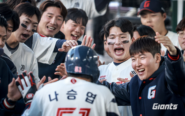 '부상병동' 롯데 잊어라, '원투펀치 공략' 자비 없었다…최하위 탈출 성…