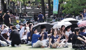 인기 가수 콘서트장 된 대학 축제…치솟은 몸값에 '몸살'