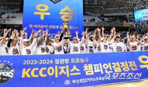 '금의환향' 부산 팬들께 챔피언 트로피 신고합니다…KCC, 우승 뒷풀이 위해 부산 달려간다