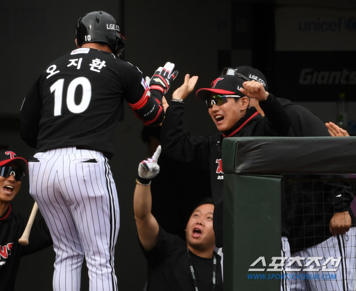 우승팀과 꼴찌팀의 엇갈린 희비! '오스틴 동점포→오지환 결승포' LG, …