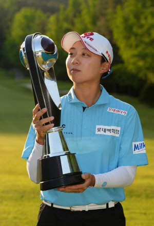 김효주, LET 첫 우승 트로피…아람코 팀 시리즈 개인전 정상