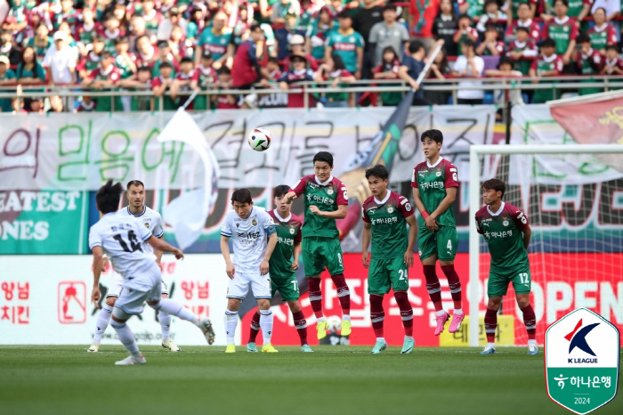 '김태현 2G 연속골' 김천 상무, 제주 1-0 제압 '8경기 무패→2위…