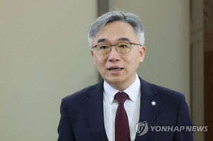 '박원순 피해자 신상공개' 정철승, 국민참여재판 재차 요청
