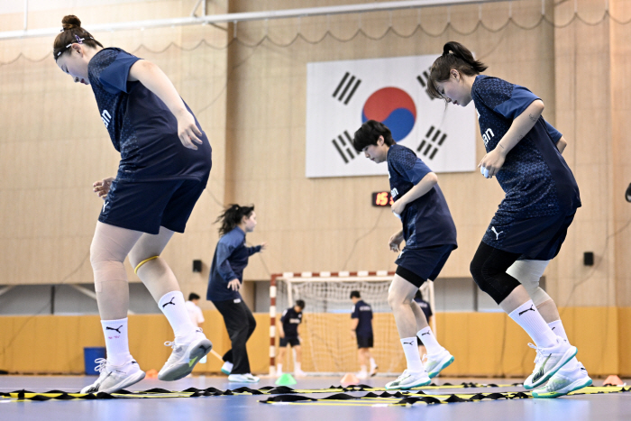 [현장에서]'파리 가는 유일 구기 종목' 女 핸드볼, 대한민국 자존심 걸…