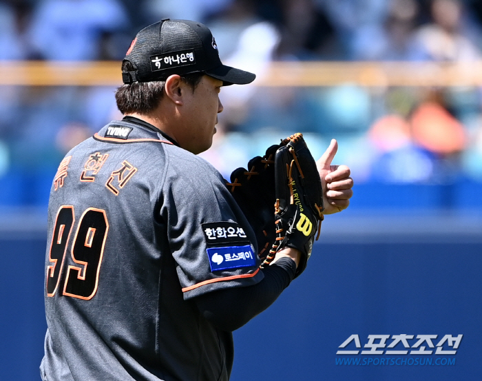 류현진 빼고 다 사라졌다…23일 만에 돌아오는 '신인왕', 선발진 재건 …