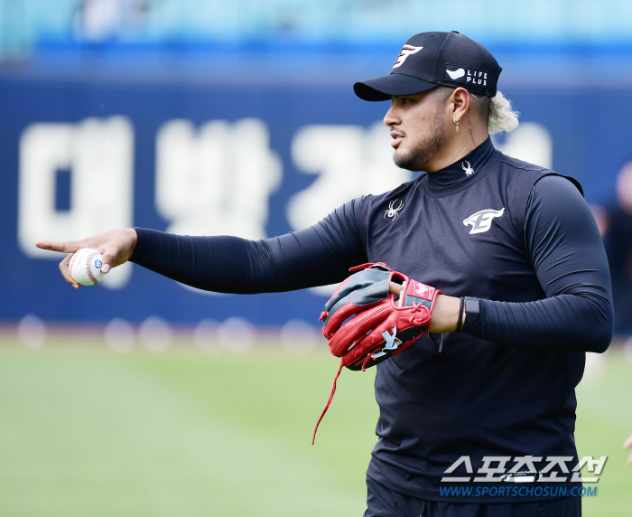 '최고구속 156km, 외모는 오른손 류현진' 한화 새 외국인투수 바리아…