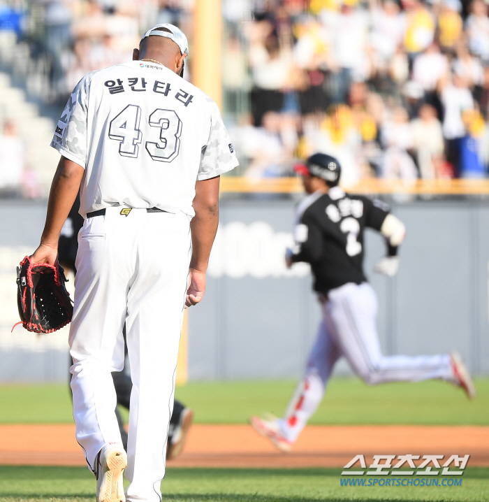 "나도 느꼈는데..." 어딘가 불편해 보이는 에이스의 제스처. 이승엽의 …