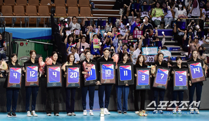 '결국 참을 수 없었던 눈물' 김연경 은퇴경기 & 은퇴식 '6000여 팬…