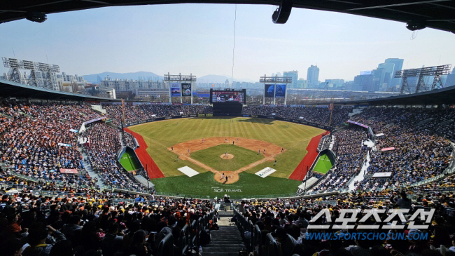 1000만 향하는 프로야구. 그래도 깰 수 없는 로이스터의 '사직 노래방…