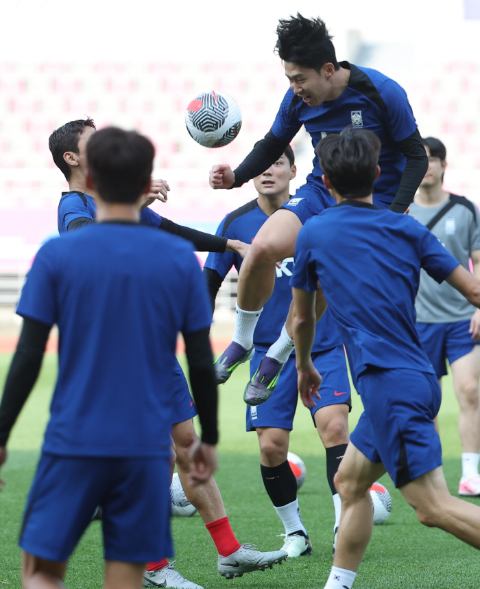 한국형 '찐' 케인이 몰고 온 '골 태풍', 손흥민+주민규 "왜 이제서야…