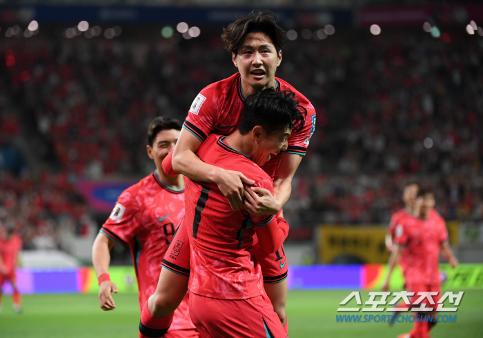 월클의 상암 축구교실...'텐백' 만리장성 녹여버린 손흥민 매직 드리블쇼