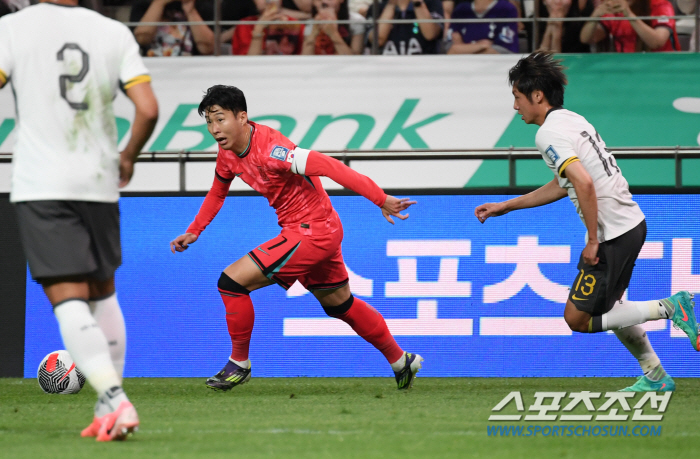 월클의 상암 축구교실...'텐백' 만리장성 녹여버린 손흥민 매직 드리블쇼