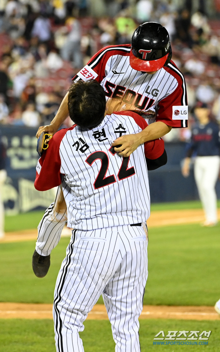 3:8→9:8. 역전승 1위팀의 저력. 퇴장 불사 염갈량 "끝까지 포기하…