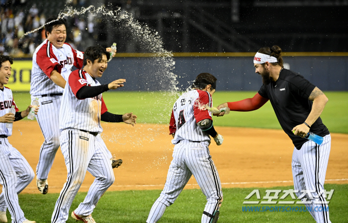 3:8→9:8. 역전승 1위팀의 저력. 퇴장 불사 염갈량 "끝까지 포기하…