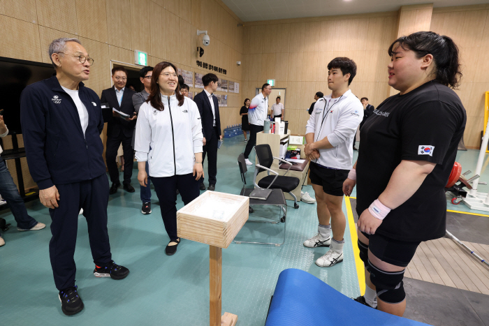 유인촌 장관X장미란 차관, 김연경 등 '배구 국대은퇴 선수' 만나 발전방…