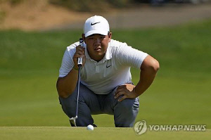'올림픽 출전' 김주형, PGA 네번째 우승 시동…8언더파 단독선두