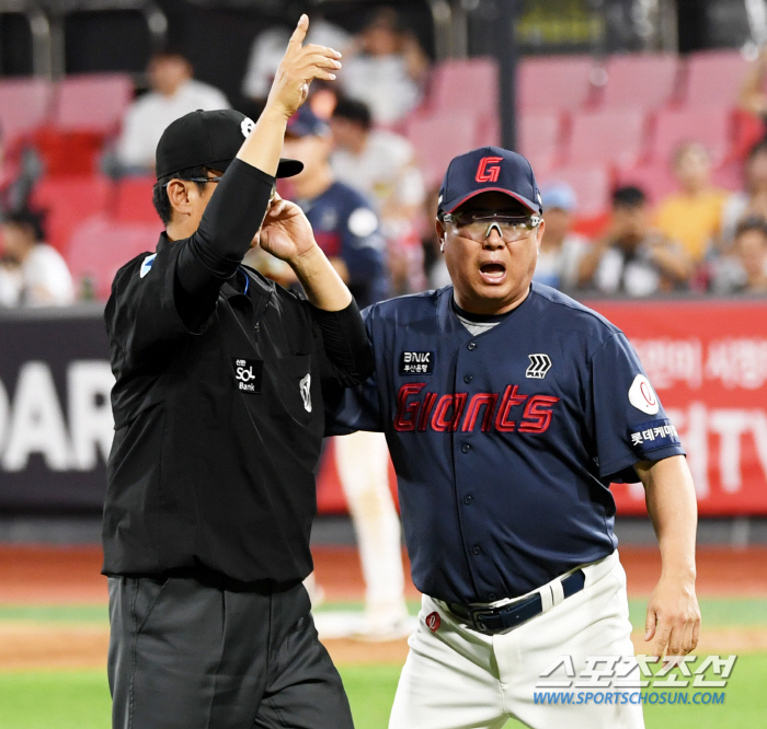 '9회 터진 극적인 동점포' 30경기 연속 안타 행진 손호영...퇴장당한…