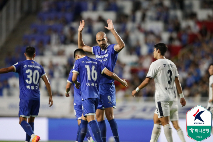 '김보경 마수걸이골' 변성환 감독 데뷔승! 수원, 성남 3-0으로 완파하…