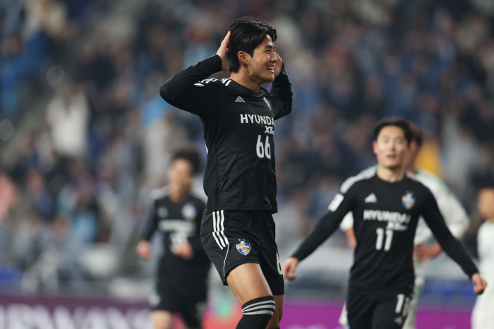 [단독]'韓 축구 간판' FB, 설영우 유럽 간다…즈베즈다 이적 확정, …