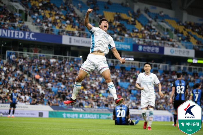 '대형 9번' 기근 韓축구, 이호재 성장 반갑다! 홀란 떠오른 폭풍드리블…