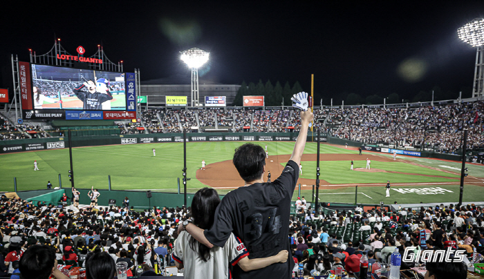 13점차 뒤집었던 롯데, 3점쯤이야! KIA에 6-4 역전승. '레이예스…