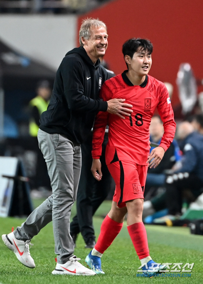 "조편성도 실력이길" 한국 축구가 부러운 '톱시드' 일본과 이란…'빅3'…